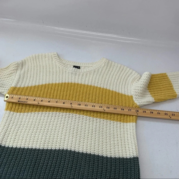 Moon Madison Womans Sweater Small Crop Color Block Waffle Knit 3/4 Sleeve Soft - Picture 8 of 10